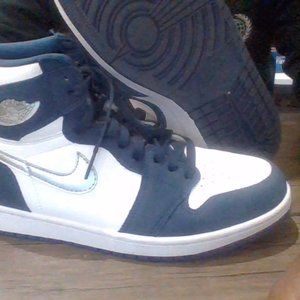 Jordan 1 retro Midnight Navy size 9.5 no box,